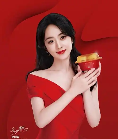 赵丽颖穿大红礼服,头发乌黑代言不看价码,离婚后气场全开