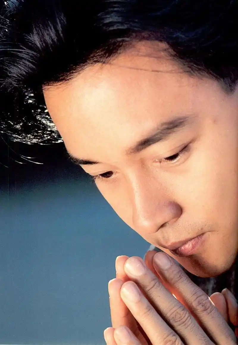 求张国荣的一张照片!