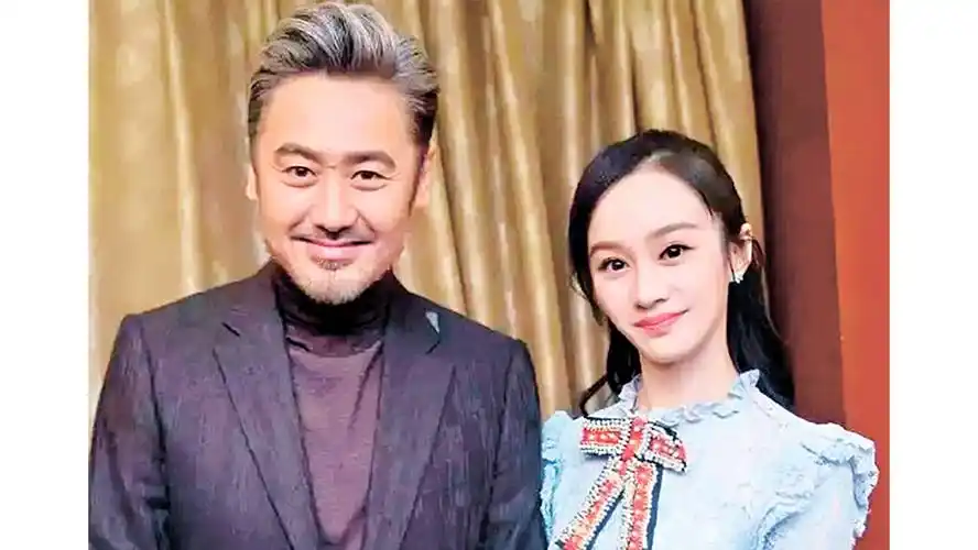 演员陆妍淇(右)被传是吴秀波的小四.