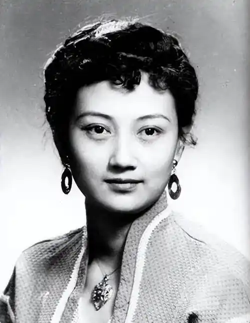 50—60年代最美明星:女兵王晓棠67!36张老照片记录着真正的女神