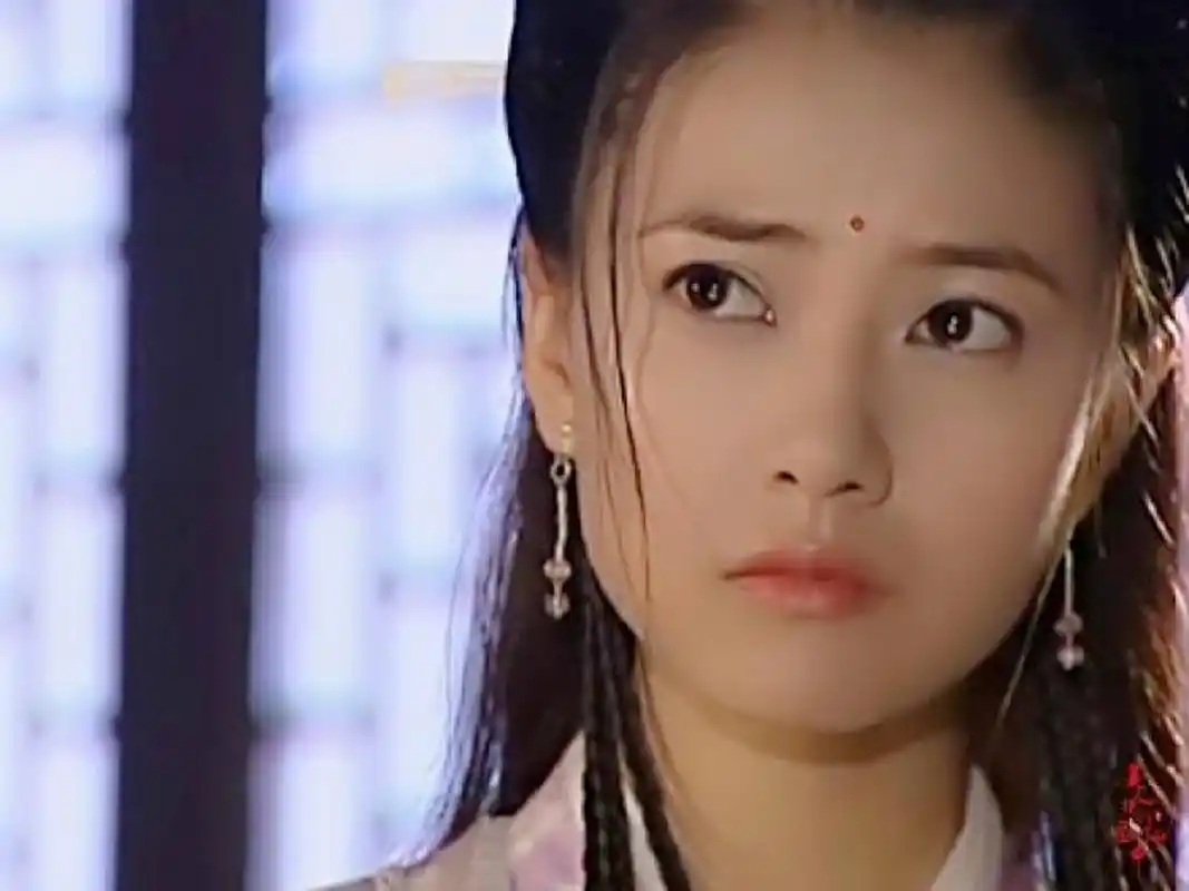 她俩长的好像啊,不过还是高圆圆的周芷若略胜一筹[滑稽][滑稽][滑稽]