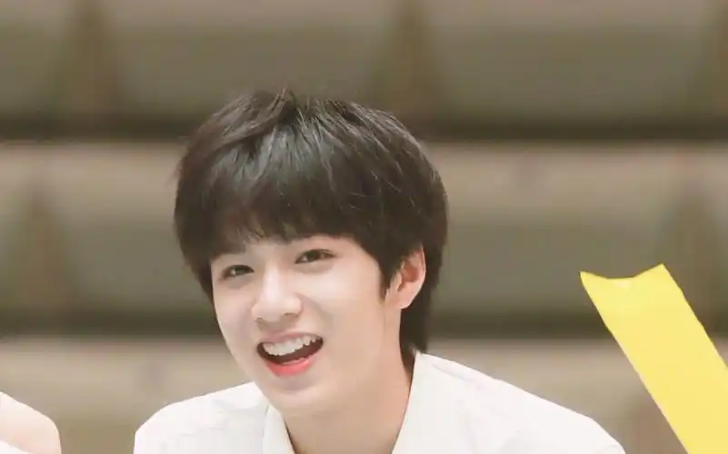 刘耀文笑起来和甜好苏我爱了这是什么颜值学长完全是我的理想型