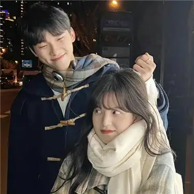 真人氛围感超甜的ins高级情头 质感很流行的绝美情头_情侣头像_美头网