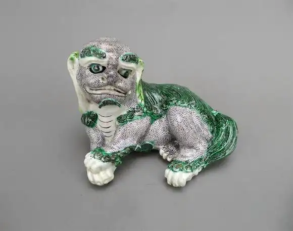 清康熙五彩狮子瓷塑