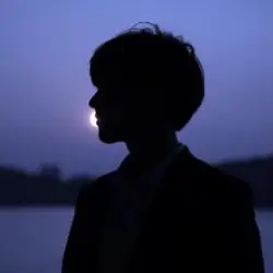 黑色影子头像男