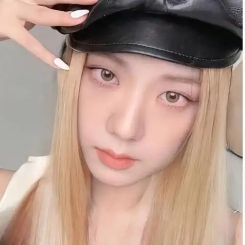 金智秀的浅金发色