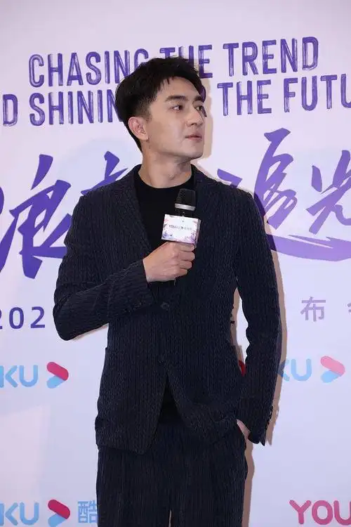 林更新穿西装变霸道总裁自曝和谭松韵合作提前10天增进感情