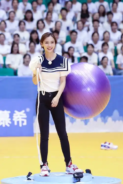 angelababy奔跑吧水手服造型图片39