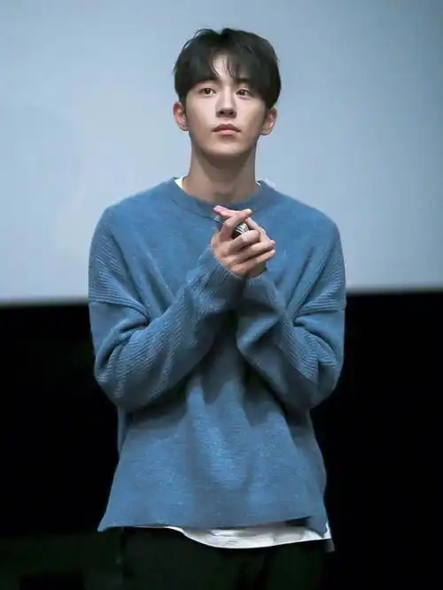 初恋感单眼皮帅哥南柱赫穿搭分享