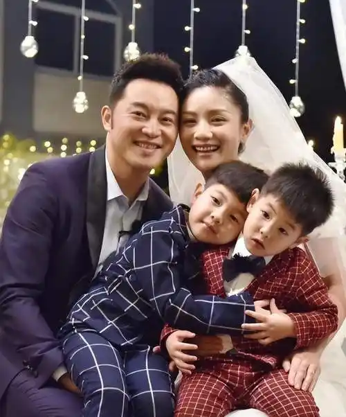 瘦死的骆驼比马大,虽然胡可沙溢曾经背负过