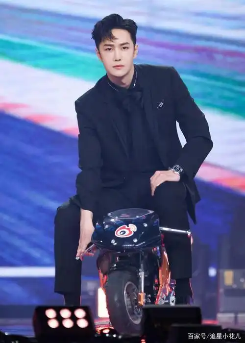 王一博商务正能量齐飞新代言预热配音大片获400蓝v媒体应援