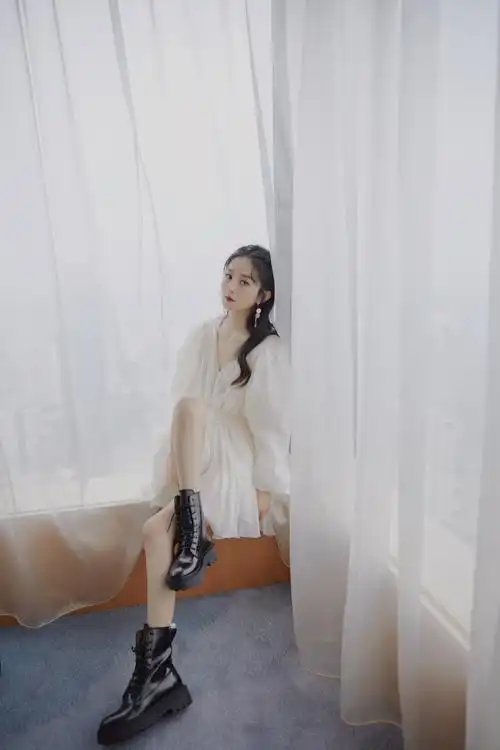 产后归来的赵丽颖,依旧有着最少女的模样,依旧让人怦然心动