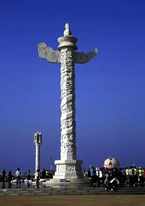 p>位于大连 a target="_blank" href="/item/星海广场/950266" data