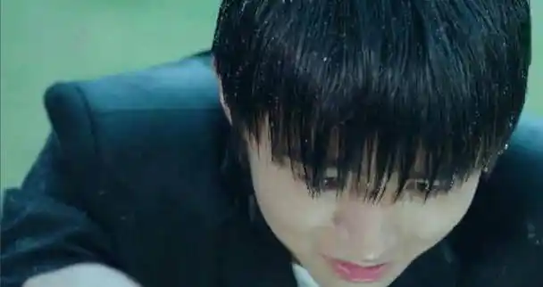 原创我们的少年时代迎来大结局王俊凯雨中哭戏赚尽观众眼泪