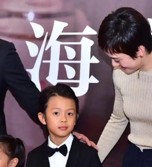 孙俪邓超一双儿女颜值曝光儿子像妈妈女儿像爸爸