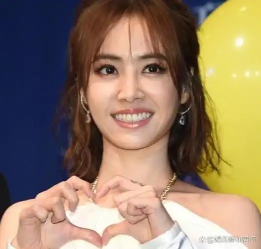 分手19年后,看到周杰伦与蔡依林隔空互动,才明白昆凌的"精明"