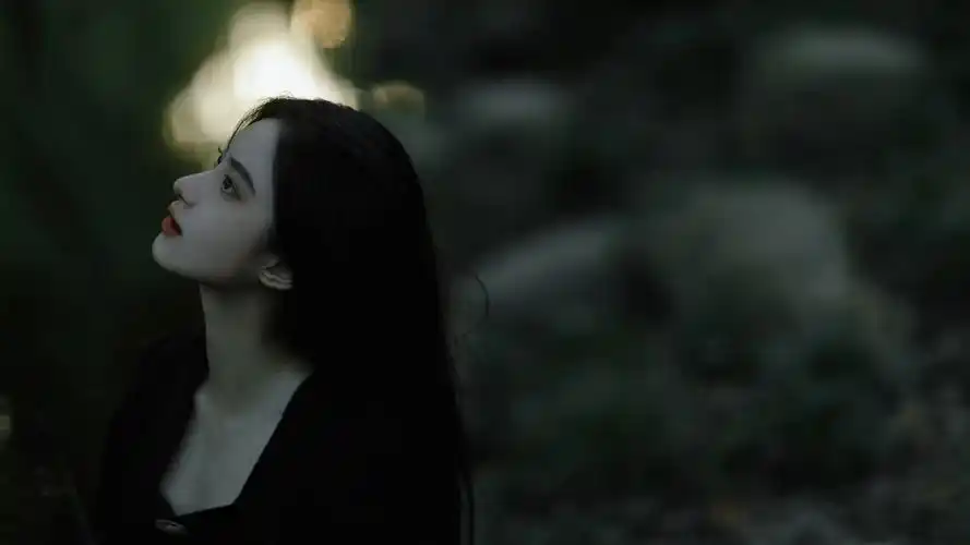 森林仙气美女高清桌面壁纸