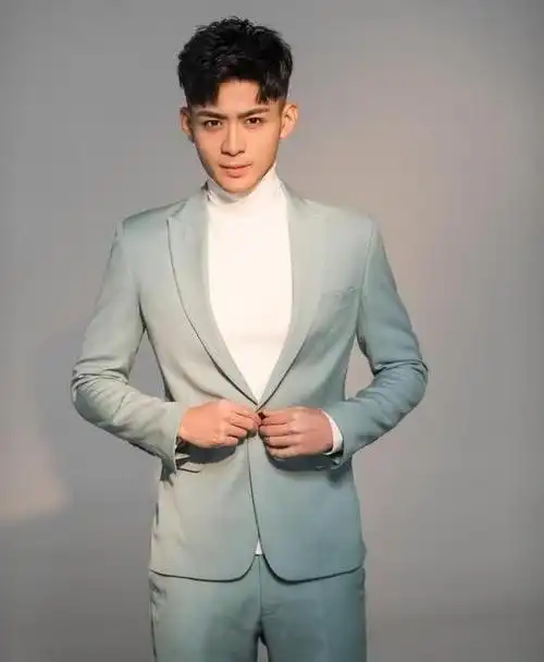 家庭背景显赫的男明星(母亲与妹妹都是演员)(7)