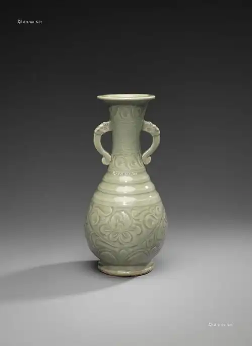 id="gn7am2vwb1">宋耀州窑青釉刻花莲花纹双耳瓶是宋代创作的瓷器 /p>
