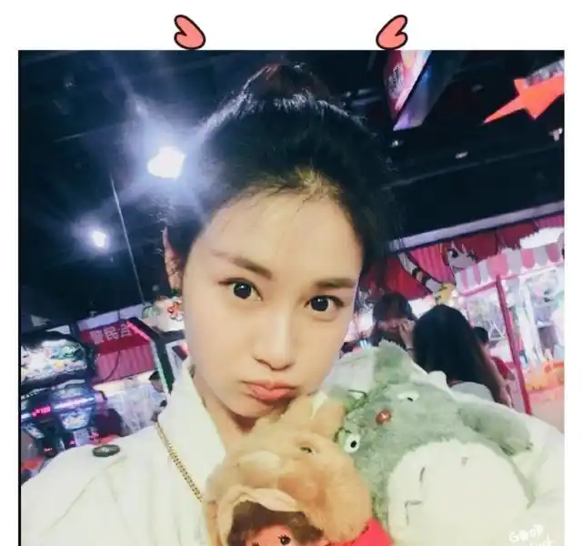 开心麻花艾伦老婆曝光,气质温婉颜值高,二人已低调结婚6年_朱微玮