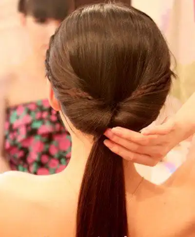 齐刘海发型扎法(有刘海的发型怎么扎好看)