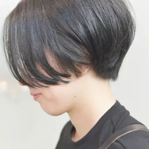 女生齐耳短发中分帅气,短发图片,发型图片