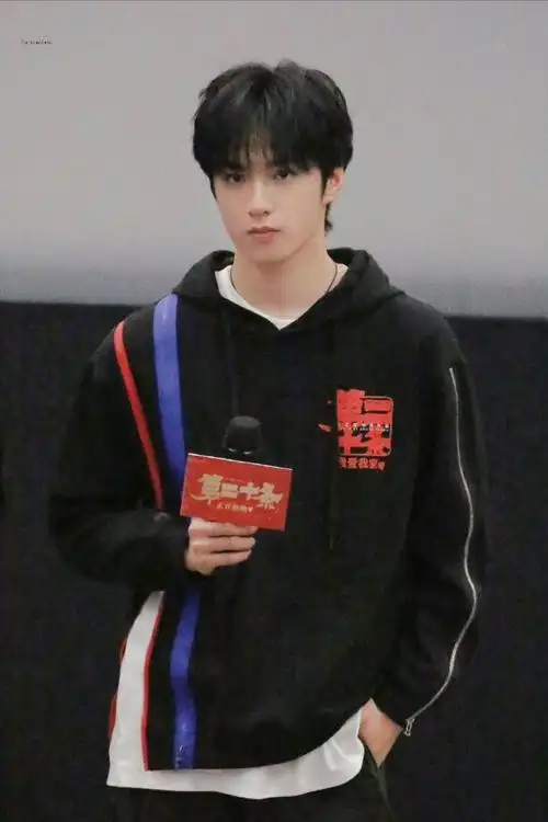 刘耀文第二十条路演饭拍#  刘耀文《第二十条》重庆站路演饭拍  "