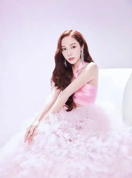 万千星辉跨新春,杨紫,杨幂,杨颖等花旦总有个能跨进你的心坎里_漂亮