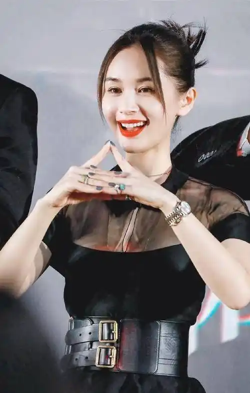 也没有绝对的谁对谁错,不过对孩子来说,这不是走王子文的童年老路吗?