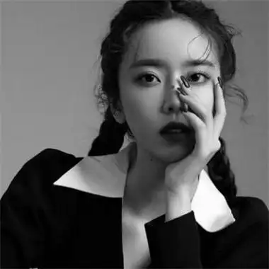 黑白头像女高冷霸气十足个性头像女生气质高冷女生抽烟头像霸气十足