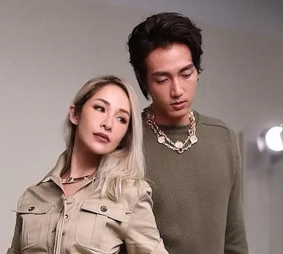 萧亚轩:17岁已是"人间尤物",20年换17任,如今事业焕发第二春