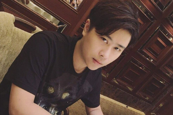 卢本伟蒸发一年多再次更新微博仍有百万转载,他为什么这么火?