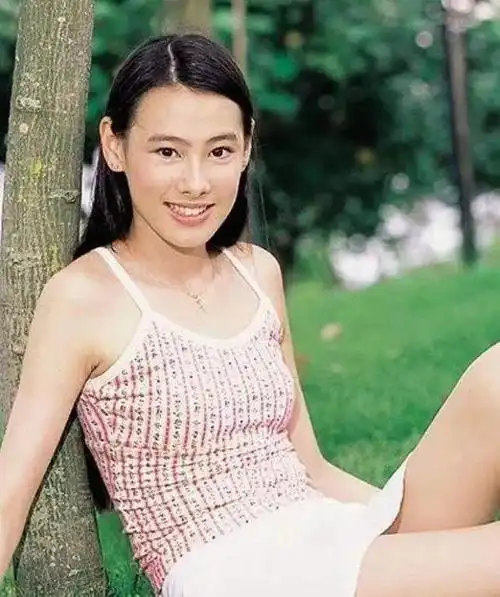 梁洛施个人资料(梁洛施:嫁入不了豪门就带三个儿子跑,只想做个好妈妈)