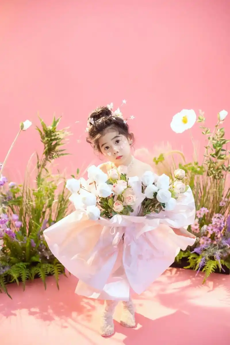 花束女孩粉色系儿童摄影儿童写真.92坚持日更,只发真实客照, - 抖音