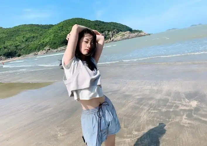 袁冰妍海边清新俏皮图片19