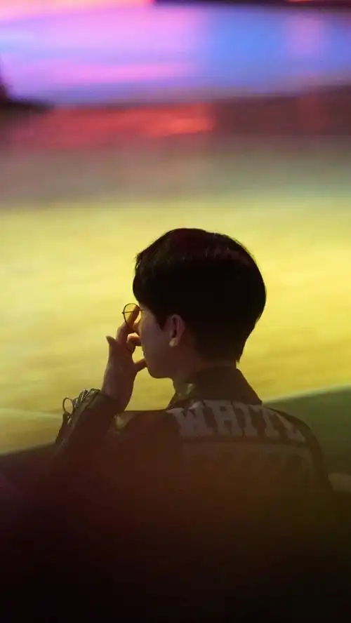 白敬亭壁纸头像最喜欢背影杀