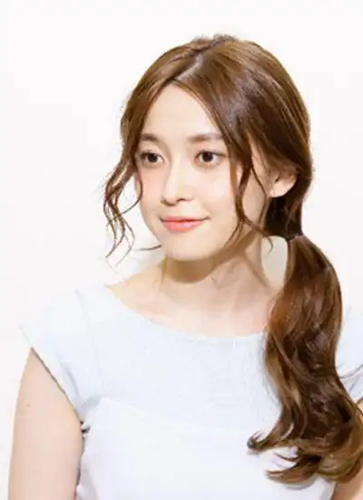 如何扎好看的侧马尾 夏季侧扎马尾完美修颜