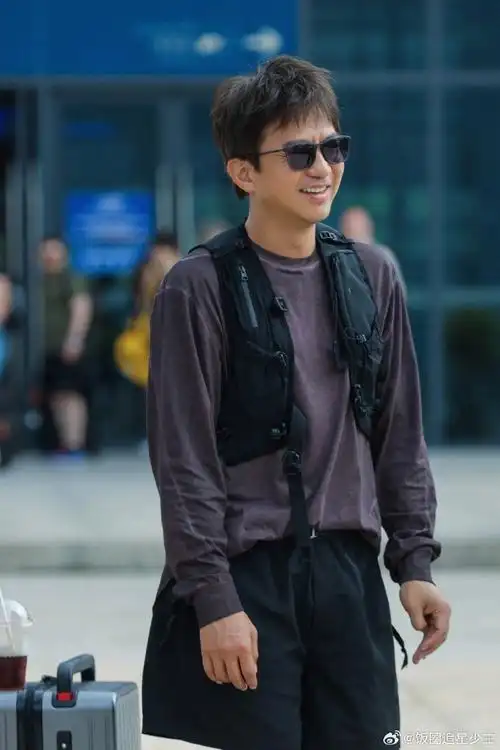 邓超又偷偷放自己帅照##邓超跳舞是统治区跳水是盲区