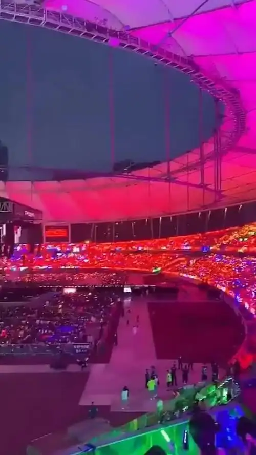 tfboys演唱会全景视频来了,灯牌都亮起来了03