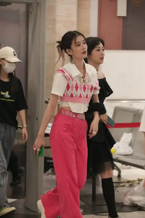 杨紫乔欣你好星期六同框##杨紫高马尾女团风造型