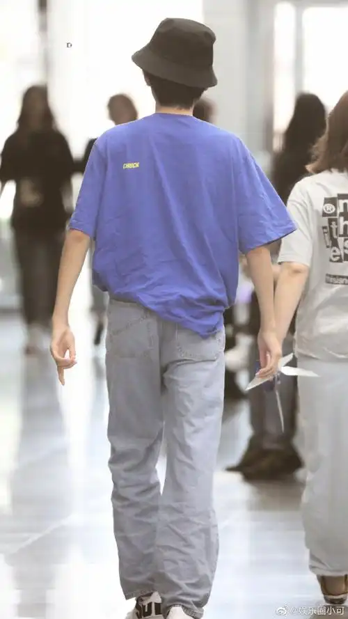 宋亚轩 少年如兰#宋亚轩背影成长向合集～小朋友有在好好长大@时代