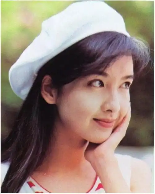 90年代经典复古港妆可以代表香港颜值的女星非周慧敏莫属