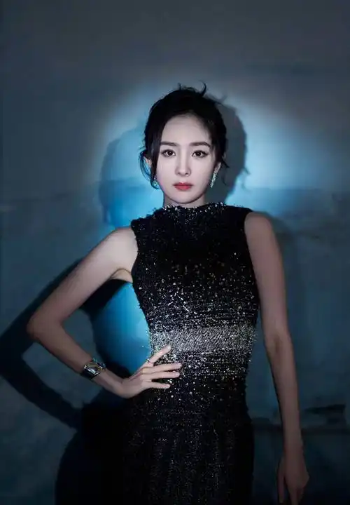 国内娱乐圈女星都爱高定:杨幂高贵,刘亦菲梦幻,宋茜性感,关晓彤惊艳