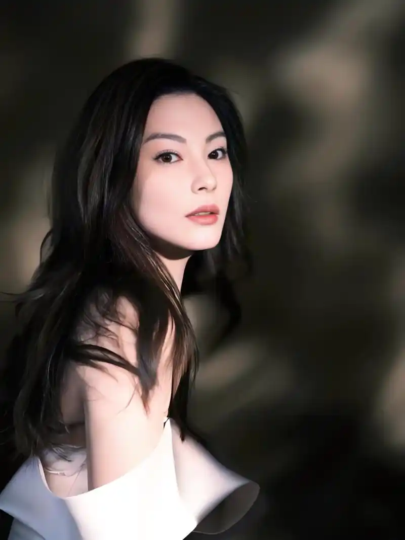 她是张雨绮,一个敢于挑战自我,敢于追求梦想的女性.