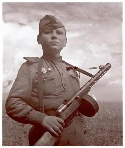 二战最年轻士兵——六岁小兵屡次救团获战功勋章等多项勋章