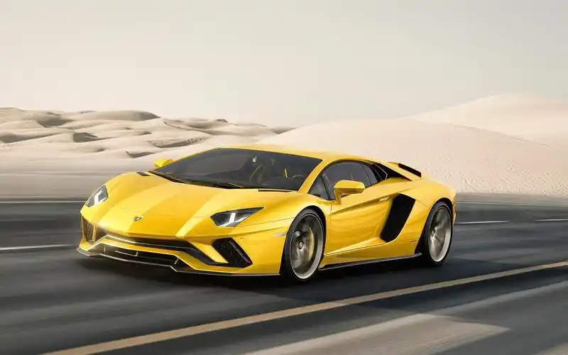 2017年黄色兰博基尼aventador超级跑车在沙漠 壁纸 - 1920x1200