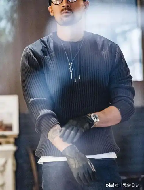 阿美咔叽玩家中意的"硬汉"风,这件气质毛衣,怎么搭都很硬核|复古|穿搭