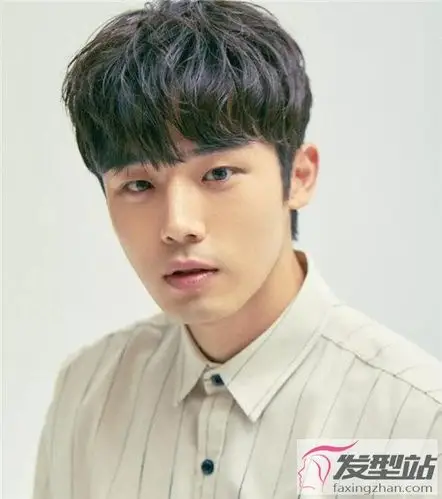 最受男生喜欢的韩式男发 青春解锁男神魅力_发型站_最新流行发型设计