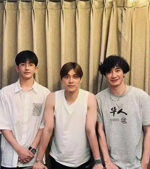 李易峰近况被曝光,退圈后疑似迎娶国外公主_李某峰_发展_王