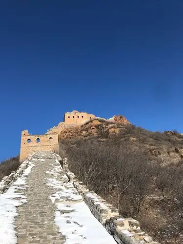 雪后的明代古长城遗址